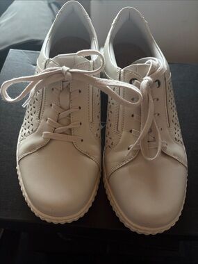 Clarks Cream Perforated Leather Lace-Up Sneakers